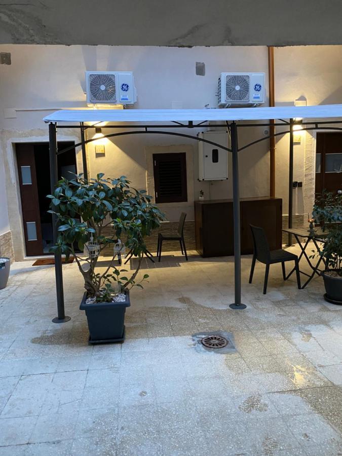 Il Cortiletto28 Rooms & House Siraküza Dış mekan fotoğraf